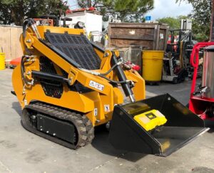 2023 AGROTK WALK BEHIND CRAWLER SKID STEER LOADER MODEL KBT23, GAS POWERED, ELECTRIC START, RUBBER TRACKS, BUCKET APPROX 32 W, TOOL BOX INCLUDED