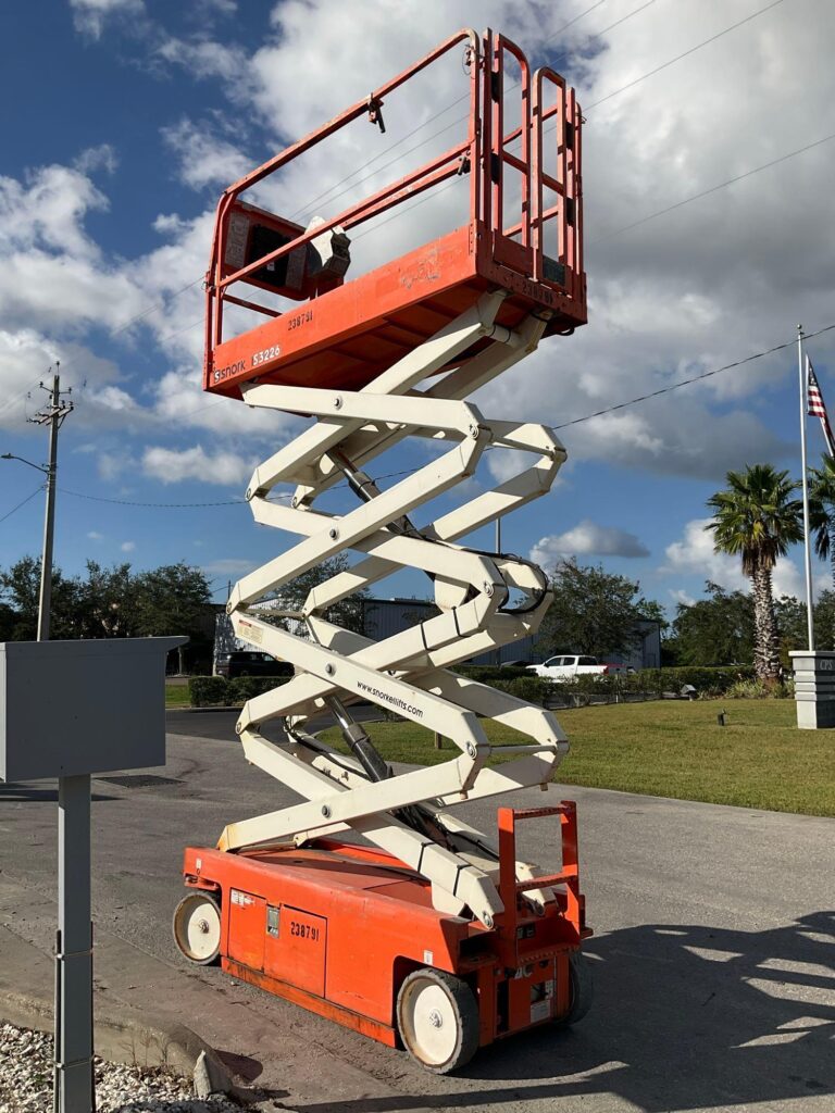 2019 SNORKEL SCISSOR LIFT MODEL S3226E ANSI